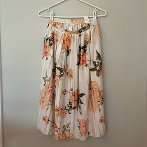 🌻2/$20🌻 Floral pleated midi skirt